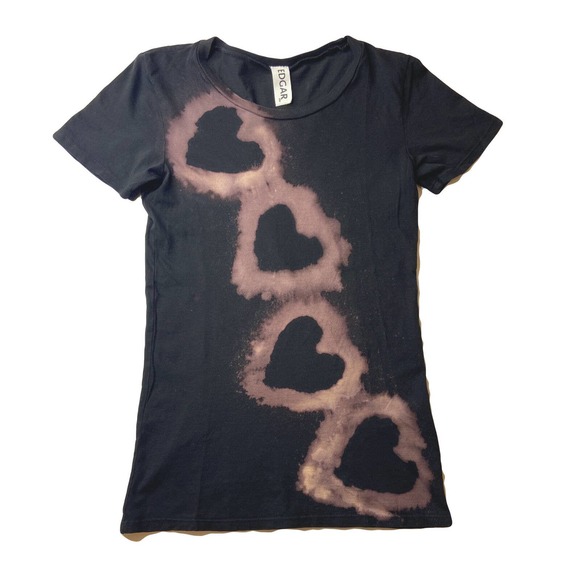 Black scoop neck Tee, upcycled with heart stencil bleach treatment - Picture 1 of 2